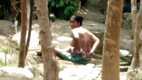 Is Showing Her Boobes While Taking Bath With Indian Aunty