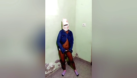 Solo blonde dancer enjoys her beauty to give some sexy pleasure