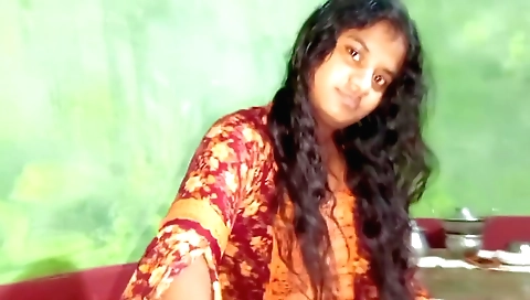 Indian babe shows off her body in a sexy pov video