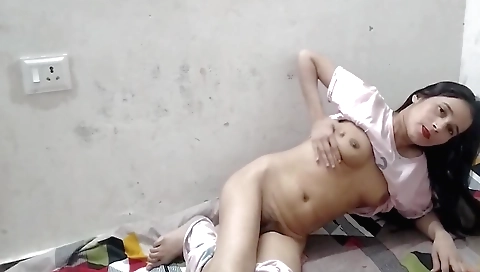 Indian teen girl has her pussy fingered in solo video