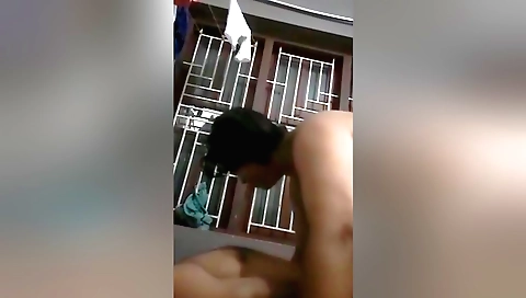 Indian babe is showing off her sexy body on the webcam