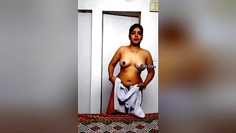 Today Exclusive- Sexy Priya Bahbhi Nude Video Record By Hubby