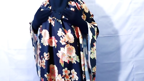 Indian solo female fucks with neighbor in her home