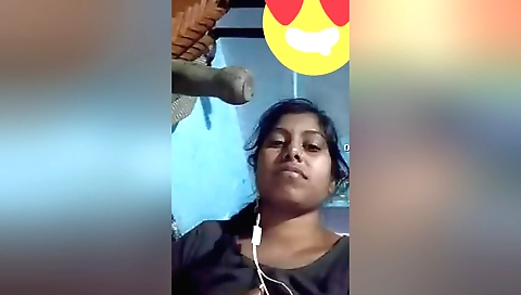 Today Exclusive- Desi Girl Showing Her Boobs On Video Call