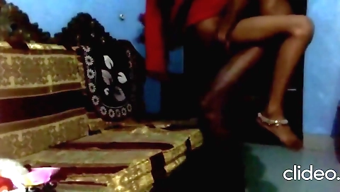 Hot brunette webcam video showing herself in poses