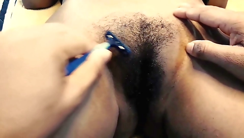 Indian girl with a sexy smile gets her hairy pussy fucked