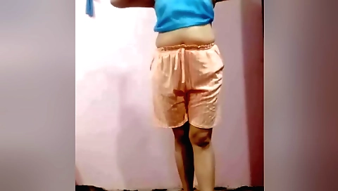 Sexy chubby indian babe shows her curves at webcams