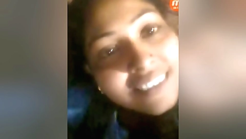 Natural tits solo video shows a brunette naked on the bed