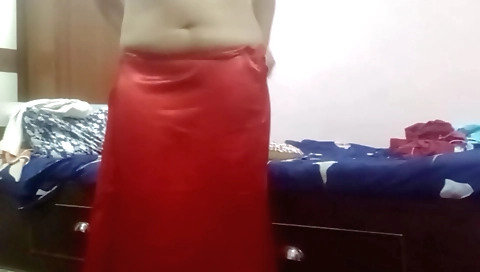 Indian amateur chick shows her big ass and pussy on webcam