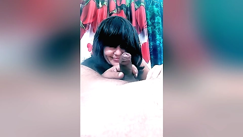 Amateur brunette slut with a hot body enjoys a passionate dick worship