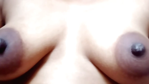 Indian woman masturbates her pussy in homemade solo porn