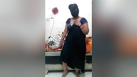 Indian old chick sucks a big dick and gets her pussy licked