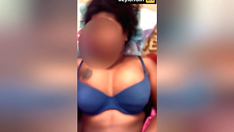 Indian girl gets a creampie to her vagina in the house