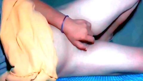 Indian teen solo video shows her tight pussy fucked hard