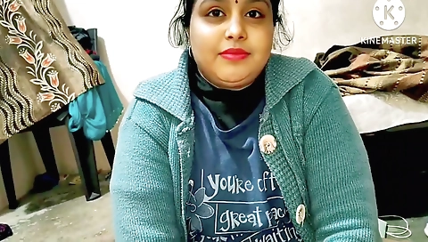 Indian babe with a big ass is seducing her aunty neighbor