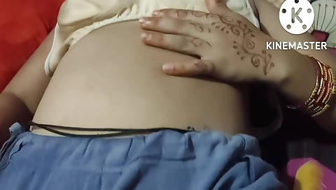 Amateur indian chick enjoys herself on the web camera