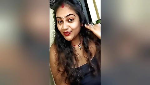 Indian hottie plays with a sexy body for solo porn