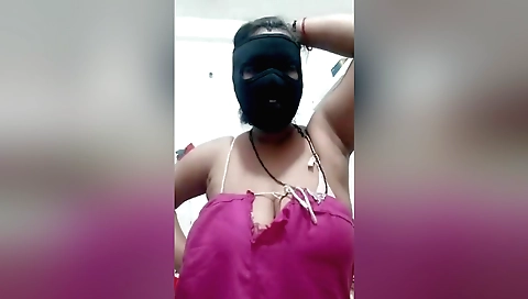 Amateur teen showing off her sexy body and big ass