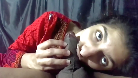 Sexy brunette amateur video with hot mouth and nice face