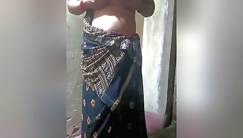 Indian solo girl video showing her with a boyfriend