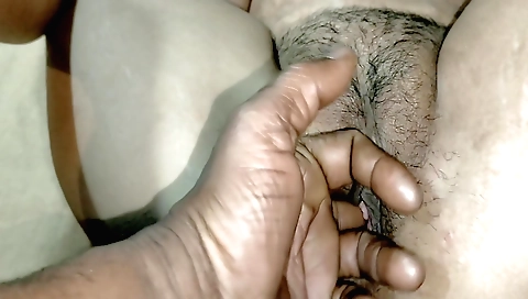 Horny webcam beauty is showing her hairy pussy in front