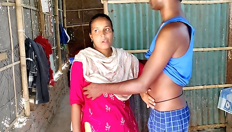 Indian teen gets her anal nailed by boyfriend in alley