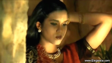 Indian babe is naked in bed and getting her pussy pounded