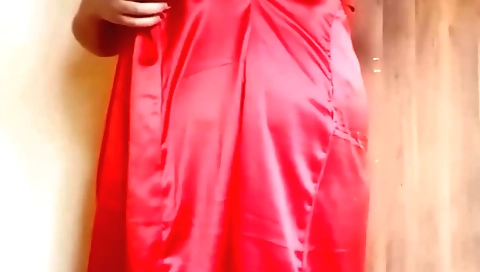 Indian hottie cumming in her sexy pussy in solo vid