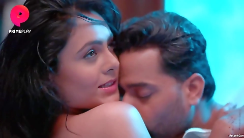 Brunette babe with small tits and a nice smile is on the internet