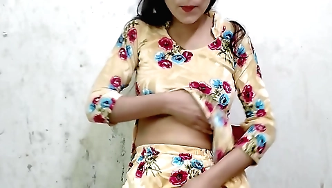 Stepsister jabar dasti kaisa ko paise de kar jabar dasti