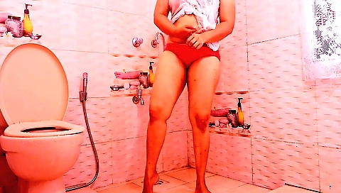 Solo female amateur porn video with the naked female