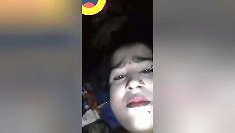 Amature brunette video girl shows a sexy face on webcam