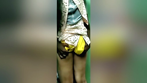 I make a homemade webcam solo video with my hot pussy