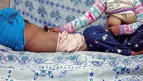 Indian woman gets her cunt stretched by a big cock