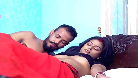 Indian bhabhi fucked in the backyard in a lockdown video