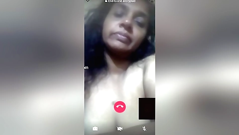 Mallu bhabhi shows off her big boobs in a solo video