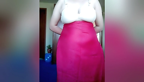 Indian babe with big tits is licking her cunt on the webcamera