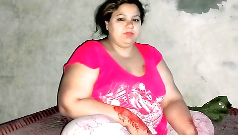 Huge breasts brunette babe gets fucked in the bedroom