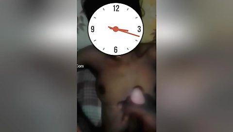 Amateur brunette babe with a nice body and face is on the couch