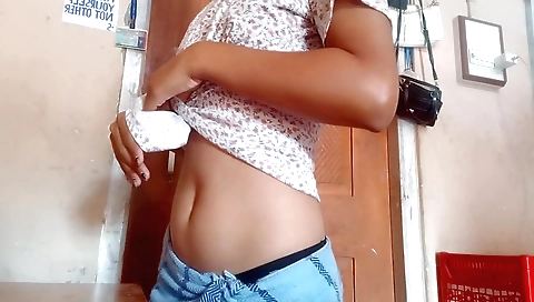 Hot amateur girl after bathing and she masturbates