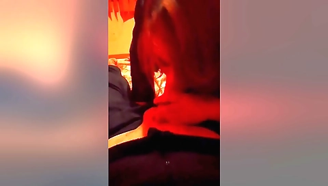 Hot naked girl has sex with her boyfriend on the phone