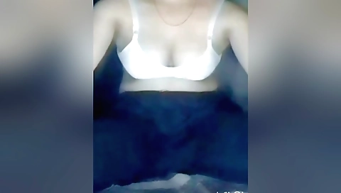 Indian teen with a sexy body wants her lover to come and fuck
