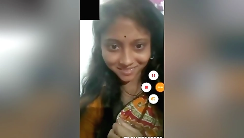 Today Exclusive- Sexy Bhabhi Shows Boobs On Video Call
