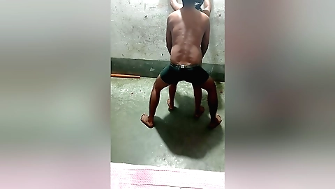 Indian amateur woman with a sexy ass fucks a dildo