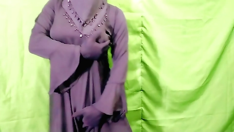 Indian porn amateur video showing a girl with small tits