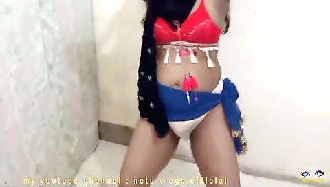 Indian chick with a tight ass dances with her fingers