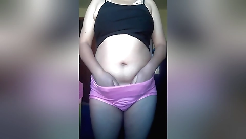 Busty brunette finger plays with her big ass in bed