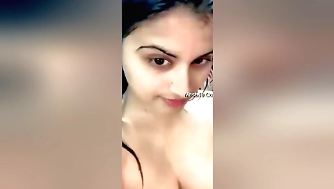 Indian girl shows off her body in amateur solo video