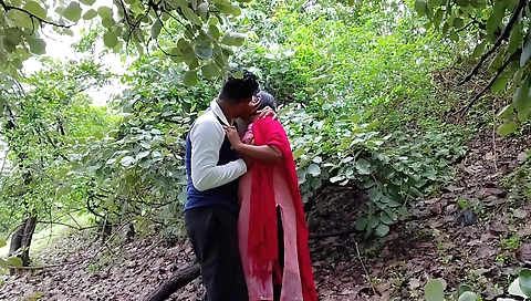 Indian movie with a brunette girl and her hubby in the jungle