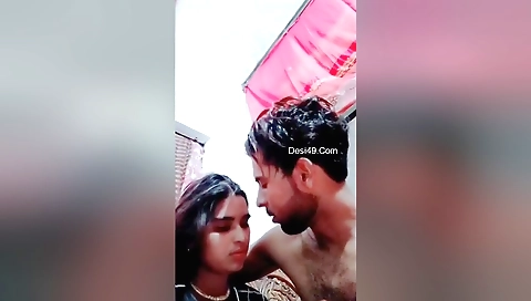 Indian girl is fucked in her pussy in amateur porn video